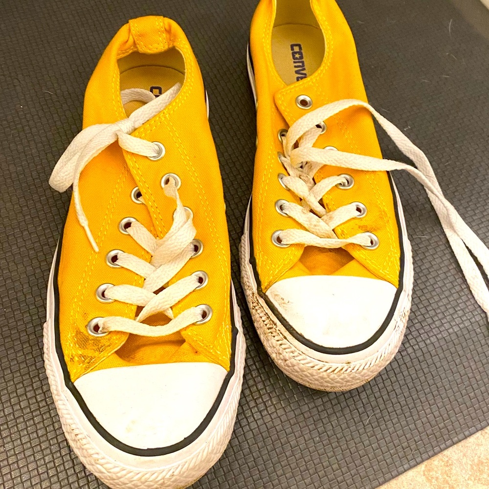 Converse Sz 8 Womens Sz 6 Mens Shoes